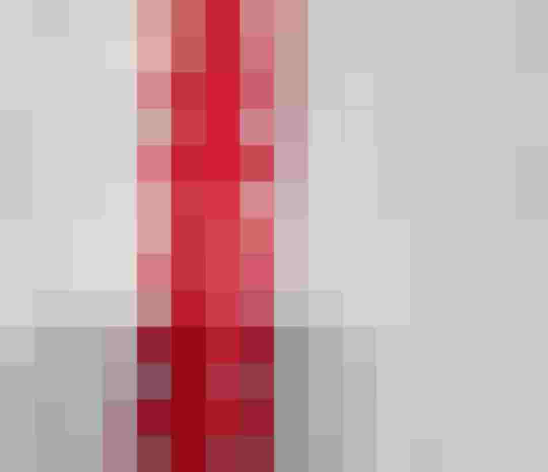 Annettes kleine Schätze - Roter Räucherstäbchenhalter mit Buddha-Motiven, ideal für meditative Atmosphäre.